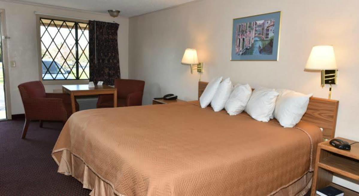 Budget Inn Columbus East Exteriör bild