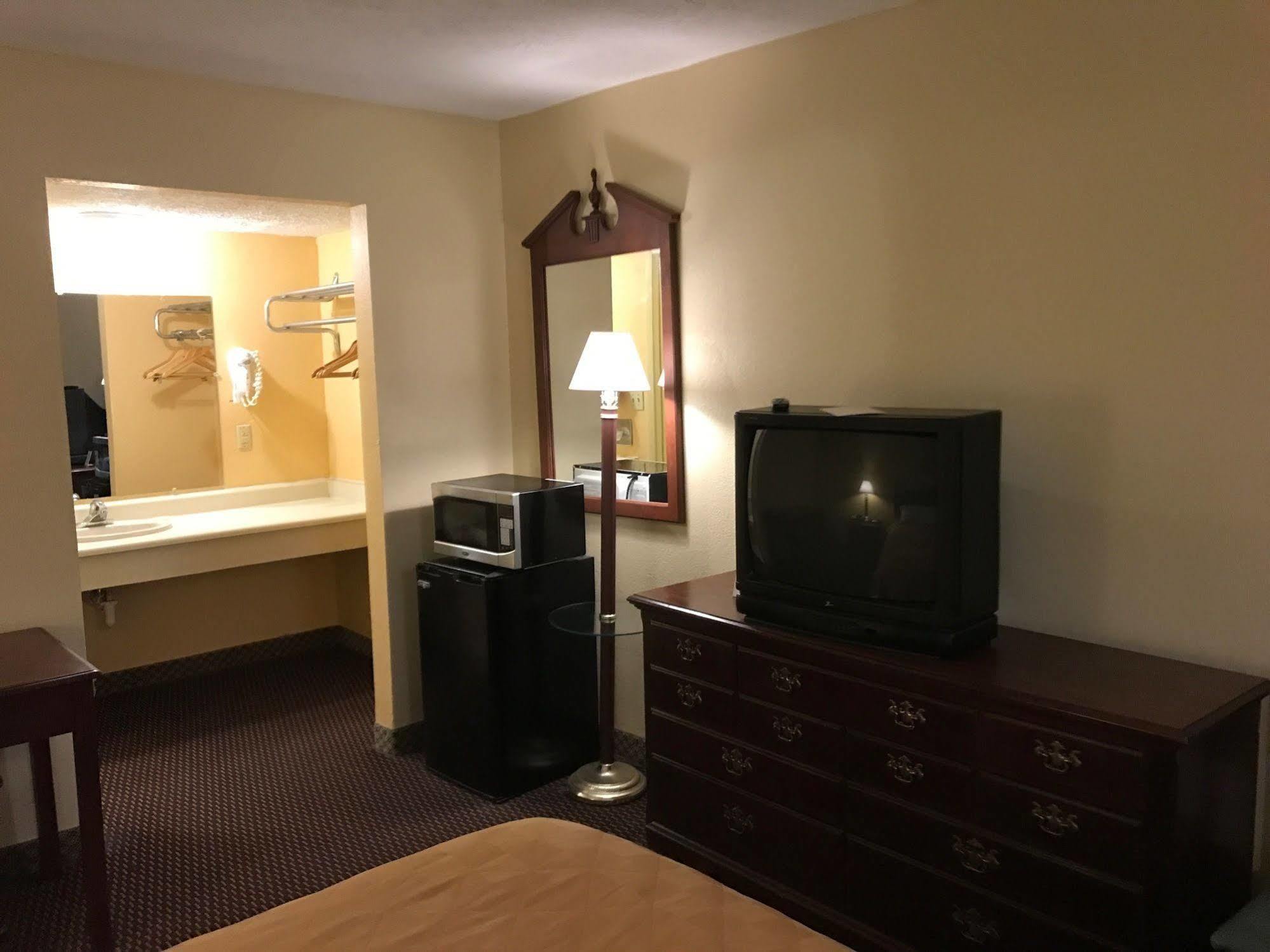 Budget Inn Columbus East Exteriör bild