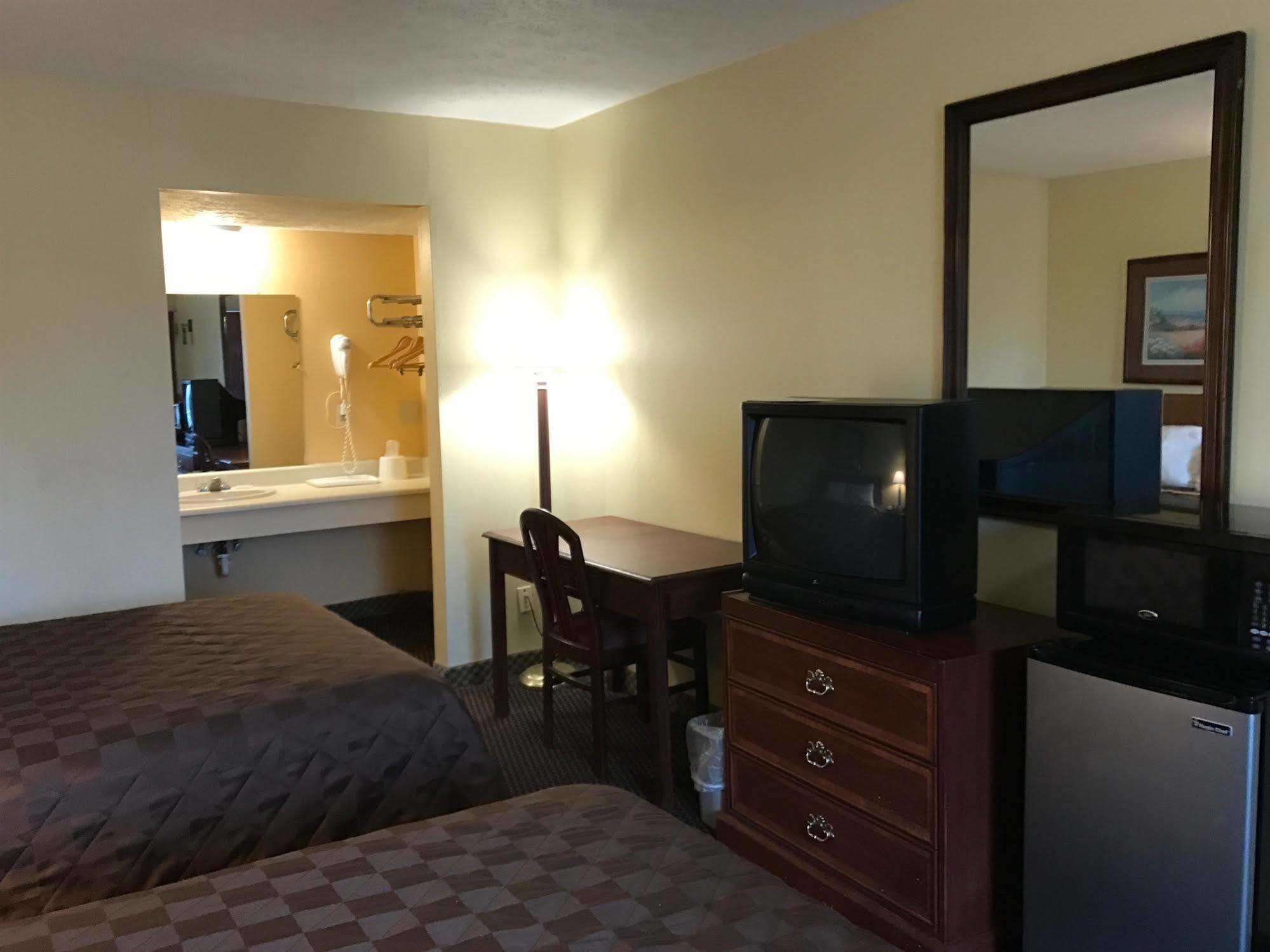 Budget Inn Columbus East Exteriör bild